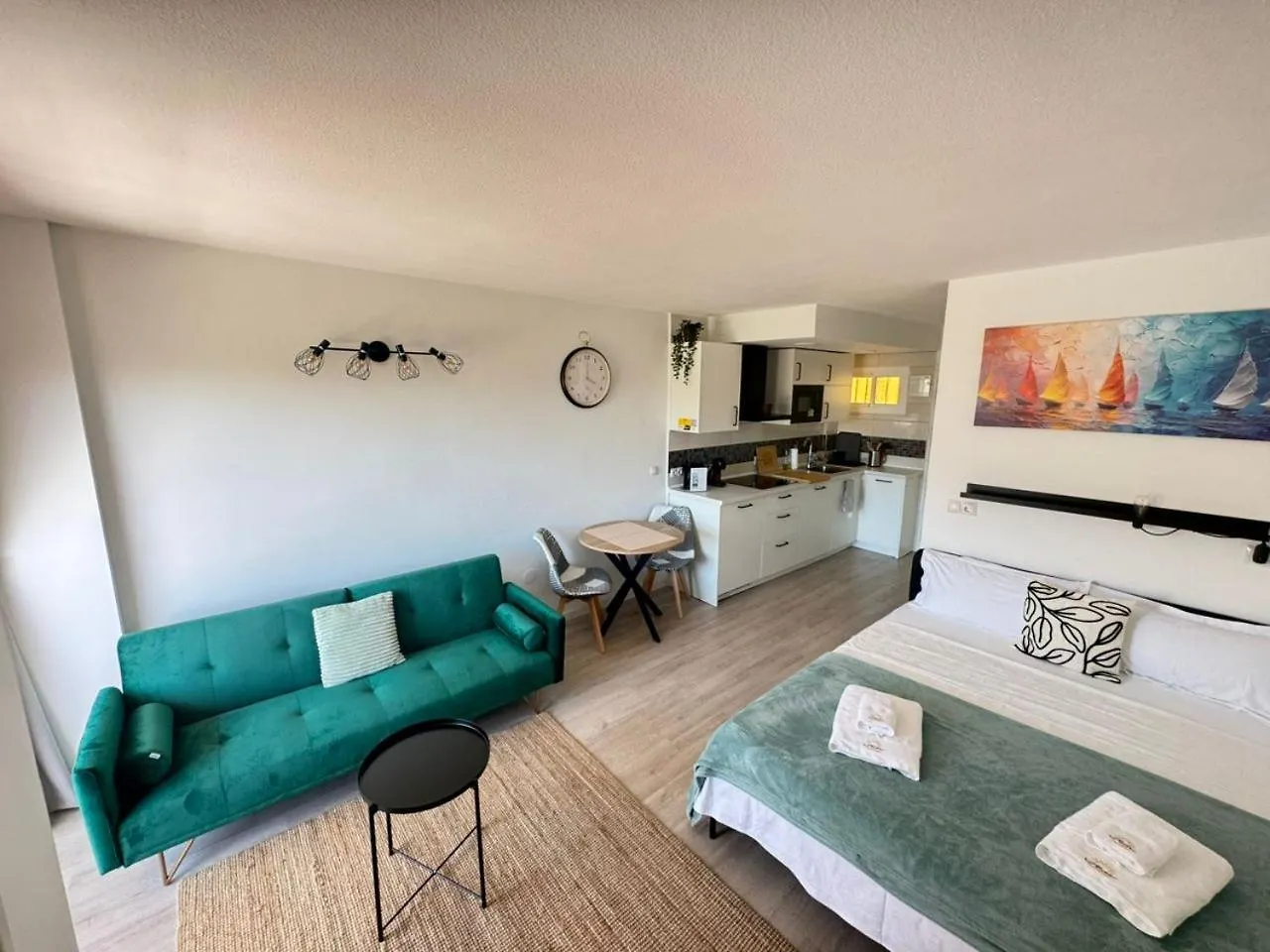 Benalmadena Minerva Deluxe Apartment contacts